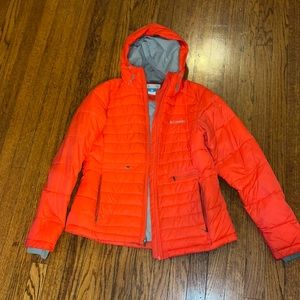 Women’s red Columbia puff Bomber jacket size medium